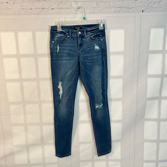 bebe Denim - Bebe Lightly Distressed Bejeweled Pocket Skinny Jeans Penelope Wash Size 26